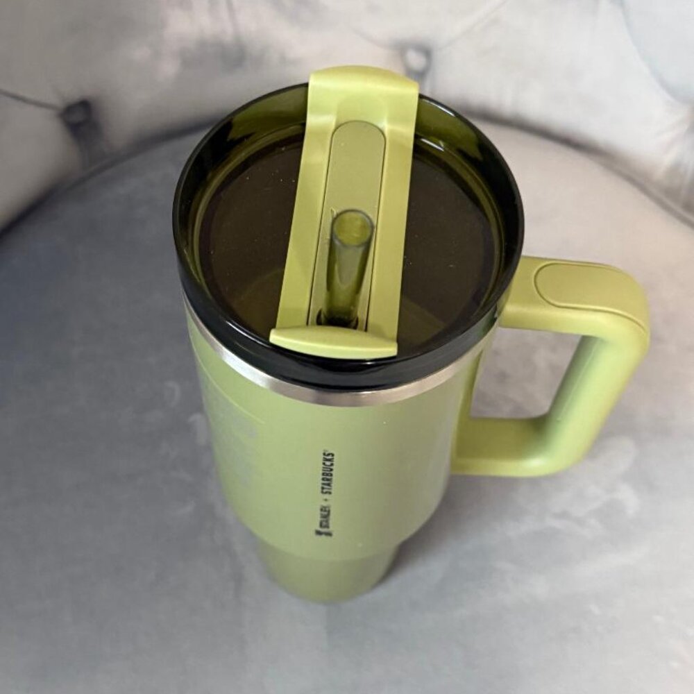 Stanley + Starbucks Militar Green Quencher Vacuum Cold-To-Go Cup, 40 Fl NWT - Picture 5 of 6